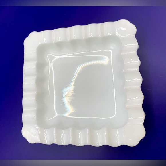 Fenton Hobnail Milk Glass Ashtray/Dish w/ Scalloped Rim - Vintage - Picture 5 of 10